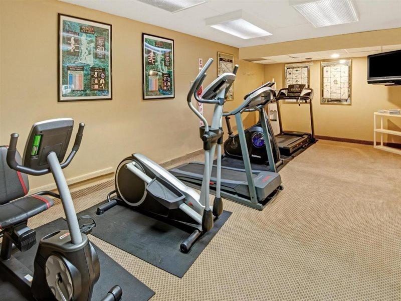 Ramada Overland Park Mission Kültér fotó