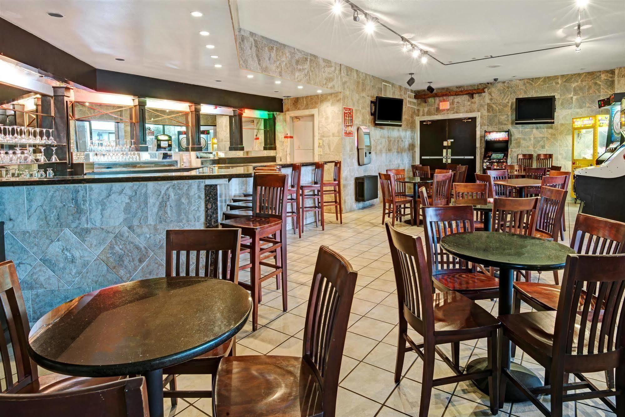 Ramada Overland Park Mission Kültér fotó